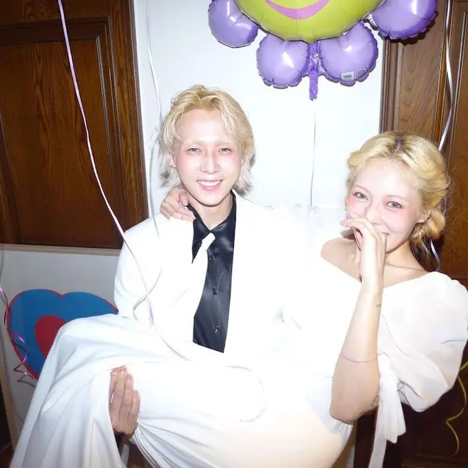 Makna dan Detail Cincin Tunangan HyunA dan DAWN