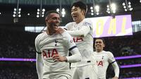 Selebrasi bek Tottenham Hotspur, Pedro Porro bersama rekannya, Son Heung-min setelah mencetak gol ketiga timnya ke gawang Nottingham Forest pada laga pekan ke-32 Premier League 2023/2024 di Tottenham Hotspur Stadium, London, Minggu (7/4/2024) malam. (AP Photo/Ian Walton)