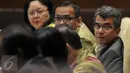 Ketua Ombudsman RI, Danang Girindrawardana (tengah) saat mengikuti Rapat Dengar Pendapat dengan Komisi II DPR RI, Jakarta, Rabu (13/1/2015). Rapat membahas kinerja Ombudsman tahun 2015. (Liputan6.com/Johan Tallo)