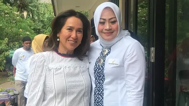 Potret Kartika Soekarno Pulang Kampung ke Indonesia (sumber: instagram/kartikasoekarnofoundation)