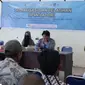 Pranata Humas Ahli Pertama Diskominfo Kaltim Mardiasih memaparkan tentang kanal pengaduan publik terintegrasi kepada masyarakat Kelurahan Riko, Kecamatan Penajam, Kabupaten Penajam Paser Utara.