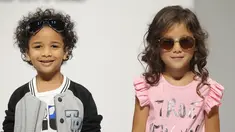 Model cilik berjalan di atas catwalk membawakan koleksi True Religion pada saat petitePARADE di Children's Club di Jacob Javitz Center di New York City (6/8). (JP Yim / Getty Images untuk petitePARADE / AFP)