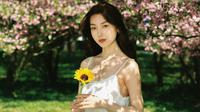 ilustrasi perempuan cantik dan manis/Photo by billow926 on Unsplash