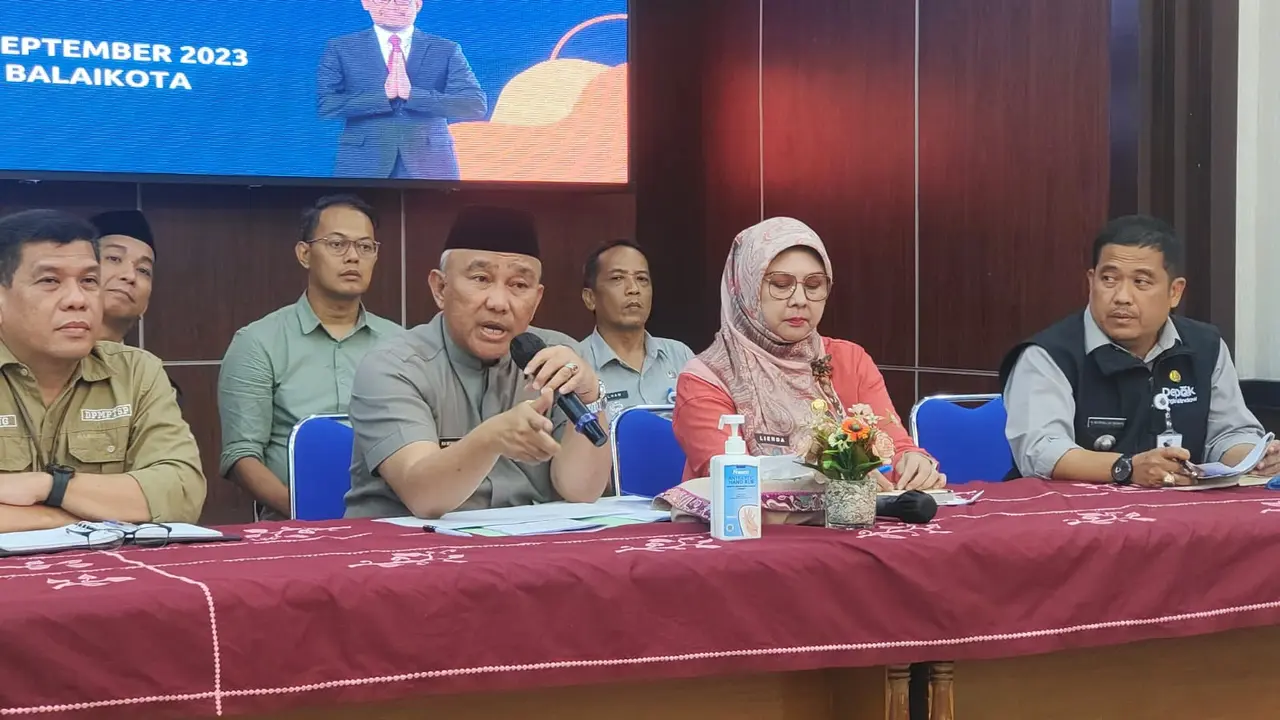 Wali Kota Depok, Mohammad Idris memberikan klarifikasi soal Kapel GPI Cinere, di Balai Kota Depok.