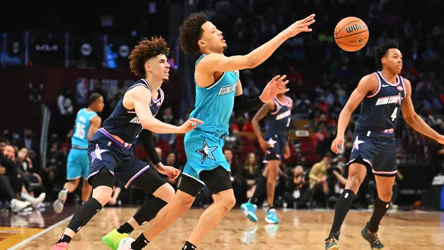 Duel LaMelo Ball dengan Cade Cunningham