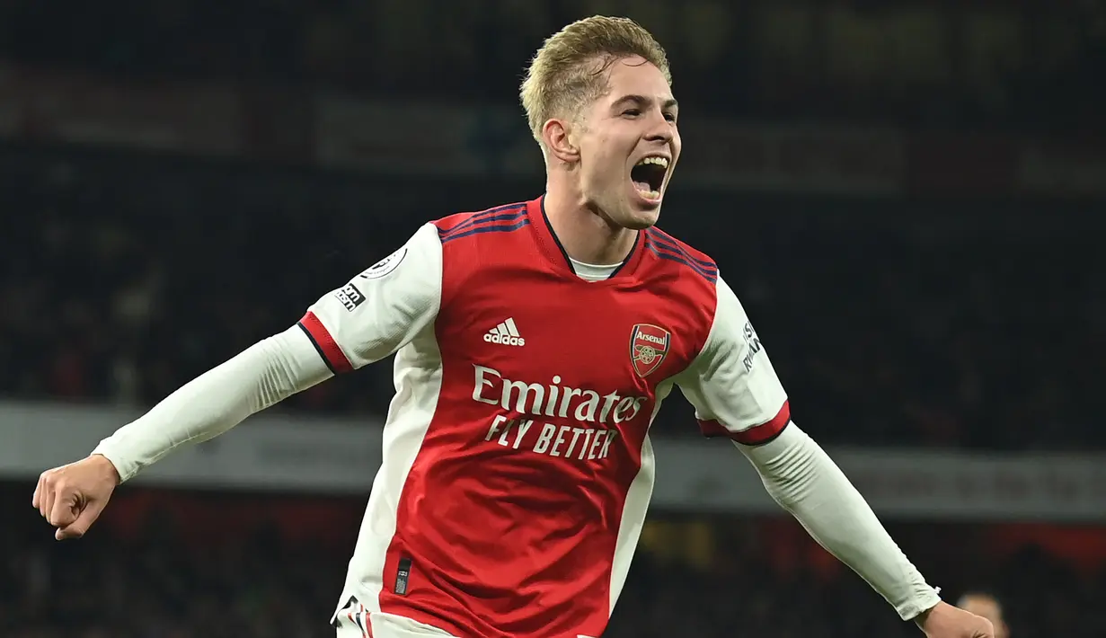 Emile Smith Rowe. Gelandang serang Inggris berusia 21 tahun yang kini menjalani musim keempatnya bersama Arsenal ini kini berbanderol 38 juta euro, mengalami kenaikan 10 juta euro dari sebelumnya 28 juta euro. Bersama The Gunners musim ini ia telah mencetak 8 gol di semua ajang. (AFP/Glyn Kirk)