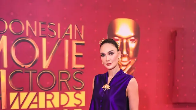Raih Penghargaan, Luna Maya Tampil Anggun Berbalut Oversized Dress Satin di IMA Awards 2025
