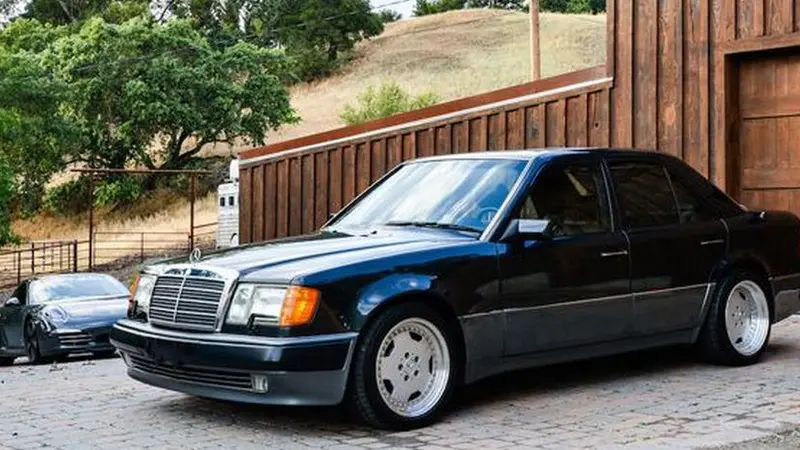 Rayakan Ulang Tahun, Mercedes-Benz Restorasi Model 500 E