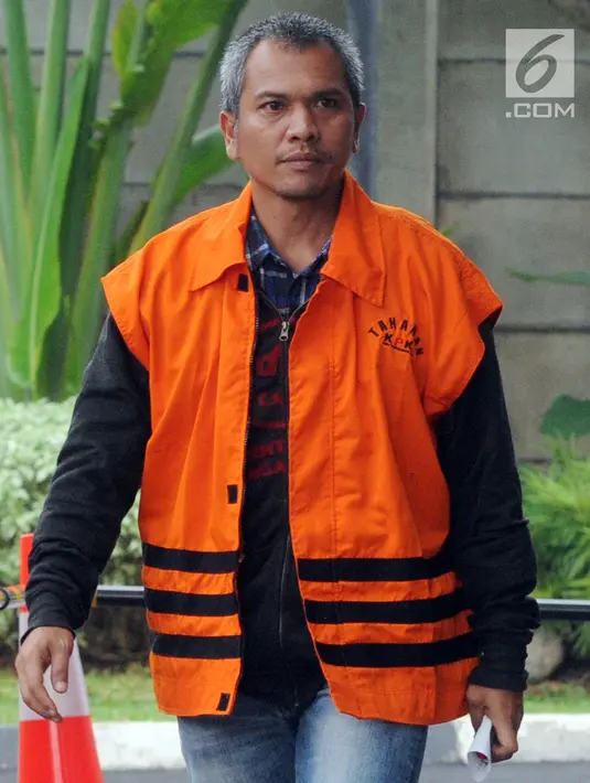 Plt PUPR Pakpak Bharat David Anderson Karosekali tiba di KPK, Jakarta, Rabu (5/12). David diperiksa sebagai tersangka untuk pengembangan terkait dugaan suap di sejumlah proyek infrastruktur di Dinas PUPR Kabupaten Pakpak Bharat. (Merdeka.com/Dwi Narwoko)