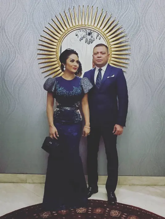 "Sudah hampir delapan bulan nggak ketemu," kata Krisdayanti saat dijumpai di kediamannya, di kawasan Cilandak, Jakarta Selatan, Rabu (24/3/2021). (Instagram/raullemos06)