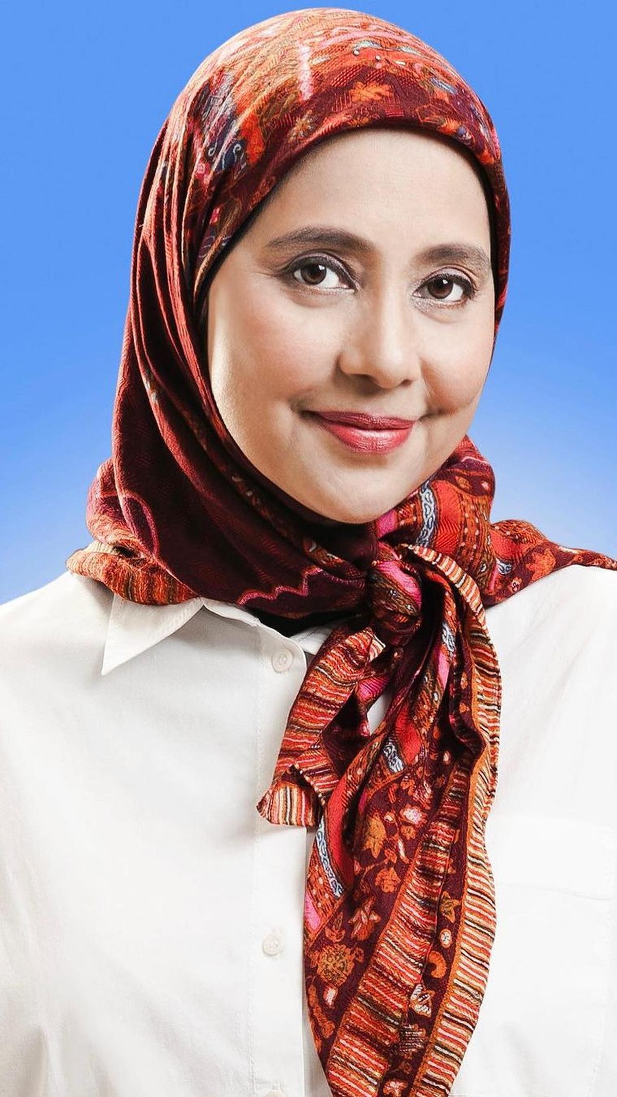 Ayu Azhari <br>