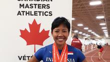 Dedeh Erawati kembali mempersembahkan medali emas dari nomor lompat gawang Canadian Masters Athletics, Senin (12/3/2018).