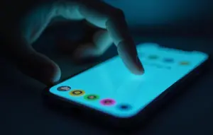 Ciri Orang yang Rajin Lihat Story tapi Jarang Posting Menurut Psikologi