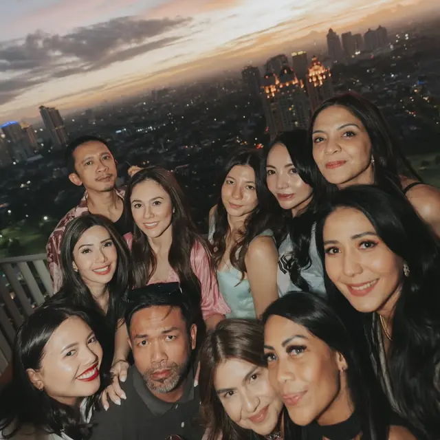 Sudah punya tiga anak, ulang tahun ke-44 Wulan Guritno dirayakan bak pesta lajang, ini 6 momennya