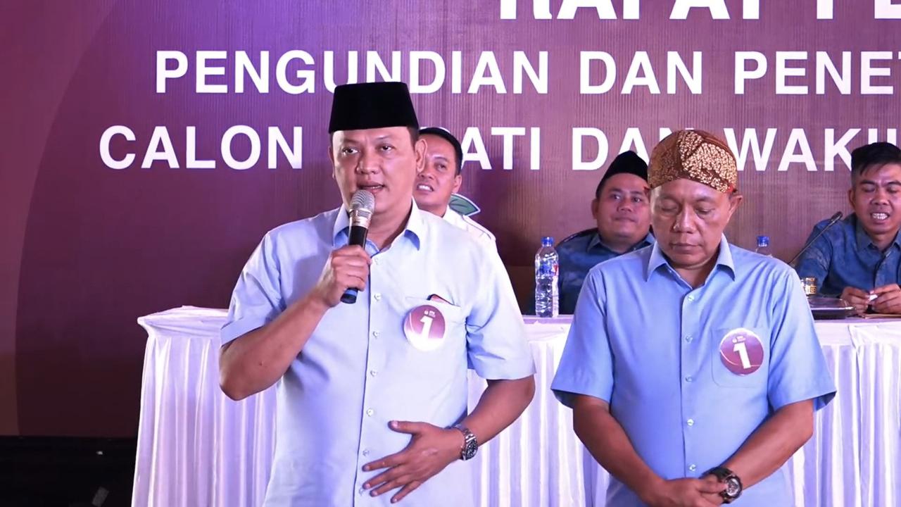 Tangkapan layar rekaman video di akun youtube KPU Pesawaran, Lampung, Aries Sandi Darma Putra-Supriyanto saat rapat Pleno pengundian dan penetapan nomor paslon Bupati Pesawaran. Foto : (Istimewa).