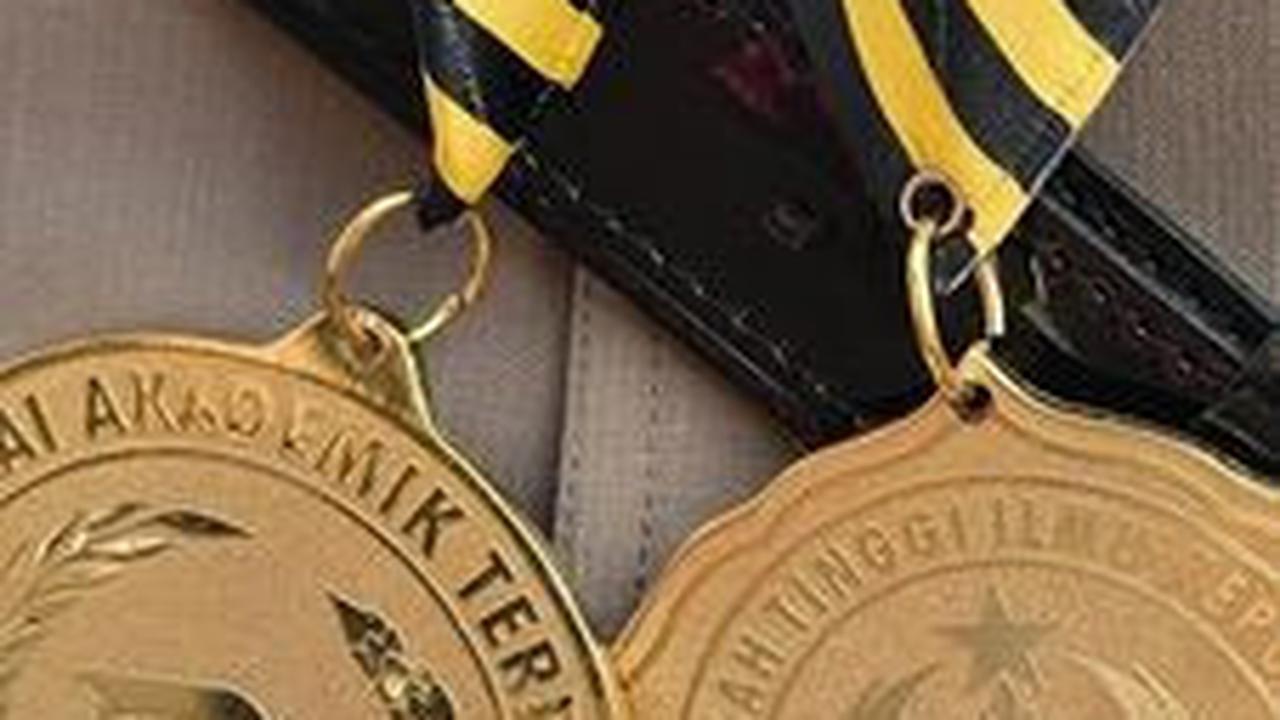 Luar biasanya, Danny diungkapkan menjadi wisudawan terbaik. <br>