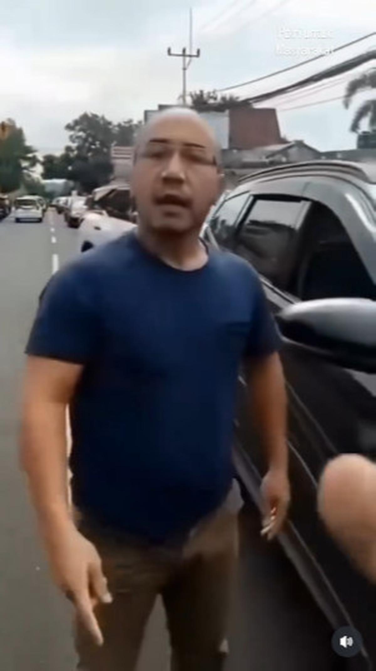 Viral Polisi Kawal Mobil Berisi Anak Sakit di Bogor Tiba-Tiba Dihadang Pemobil Lain, Adu Mulut Ngotot-ngototan Kena Macet