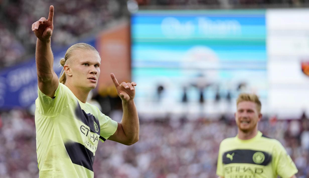 Bomber asal Norwegia itu berhasil mencetak brace di laga tersebut. Dua gol tersebut dicetak masing-masing di babak pertama dan babak kedua. Manchester City pun berhasil menang dengan skor 2-0. (AP/Frank Augstein)