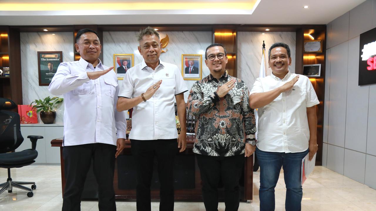 Sekolah Rakyat Segera Dibangun, Bupati Mamuju Tengah Serahkan Sertifikat Lahan ke Kemensos