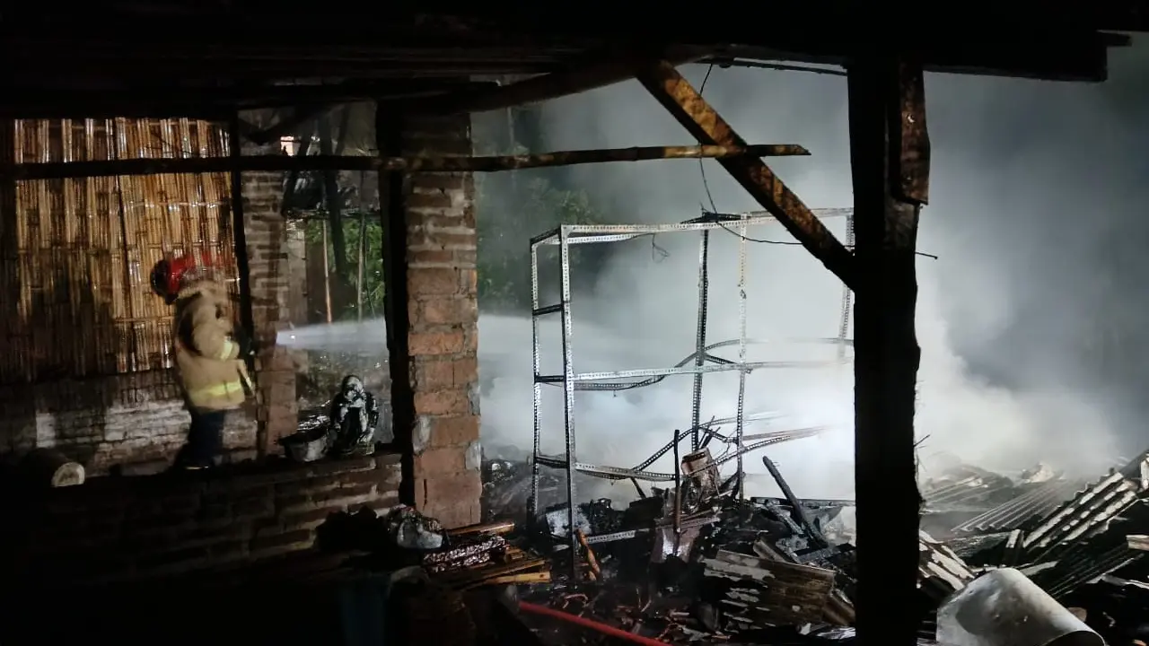 Bangunan tempat budi daya jamur di Banyuwangi ludes terbakar (Istimewa)