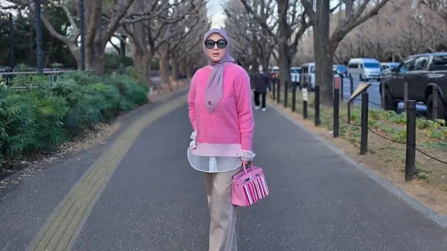 Potret Outfit Syahrini di Tokyo yang Mewah