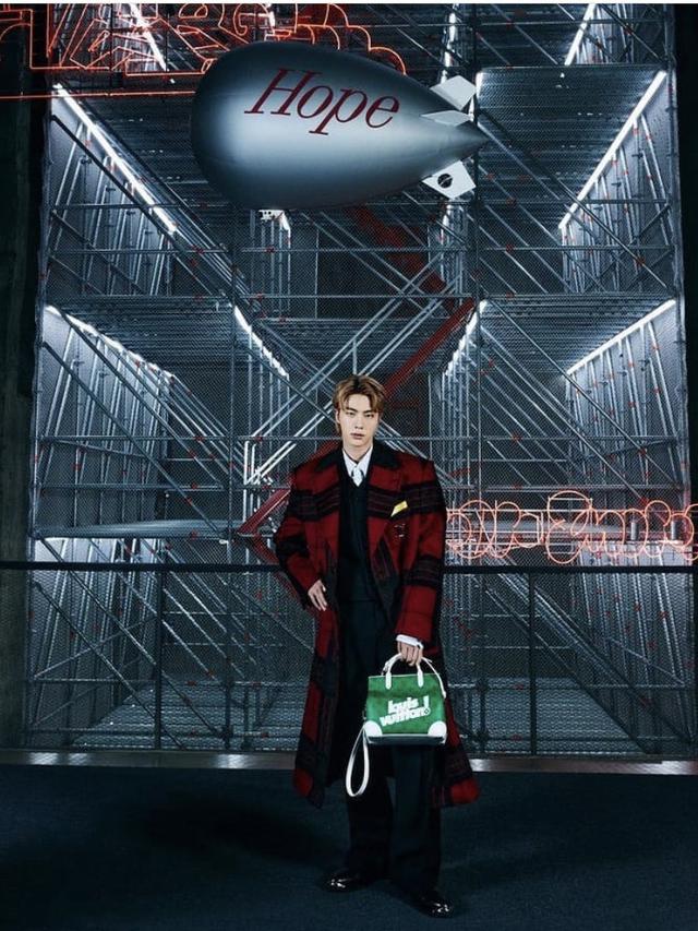 BTS Tampil Menjadi Model Pakaian Pria Louis Vuitton Fall/Winter 2021