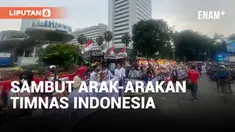 RATUSAN ORANG PADATI KAWASAN BUNDERAN HI SAMBUT ARAK-ARAKAN TIMNAS INDONESIA DI SEA GAMES 2023