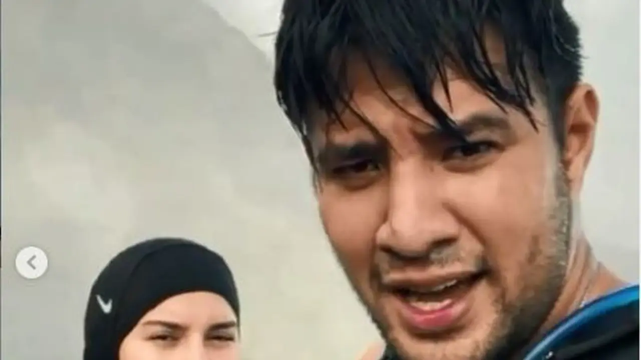 Ammar Zoni dan irish Bella mendaki Gunung Gede Pangrango