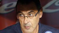 Maurizio Sarri pelatih asal Italia yang menggantikan Rafael Benitez di Napoli memberikan sentuhan atraktif pada timnya musim ini. (AFP Photo/Carlo Hermann)