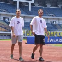 Muhammad Rezaldi Hehanussa dan Al Hamra Hehanussa. (Dok. Persib.co.id)