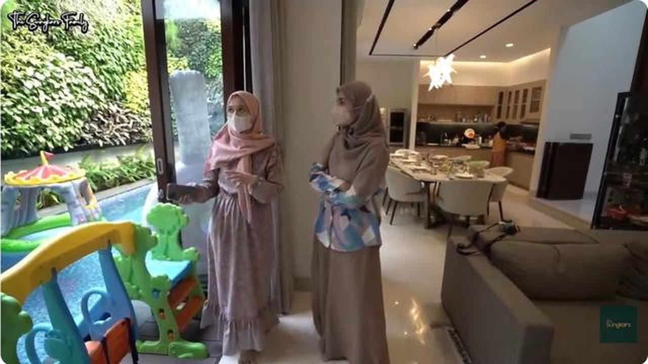 Desain Elegan, Potret Dapur dan Ruang Makan Rumah Cut Meyriska