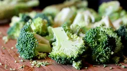 Brokoli juga terbukti ampuh menangkal penuaan dini. Ini dikarenakan, brokoli mengandung sumber fitonutrien yang berperan memerangi berbagai jenis kanker seperti kanker paru-paru serta kanker lambung. (Istimewa)