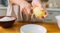 How to zest a lemon. (Photo: Freepik)