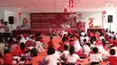 Antusias para peserta mengikuti acara lomba melukis massal di kantor Kemenkumham, Jakarta, Minggu (13/8). Kegiatan lomba melukis ini mengangkat tema "Merdeka Jiwa Raga Berkarya untuk Indonesia." (Liputan6.com/Herman Zakharia)