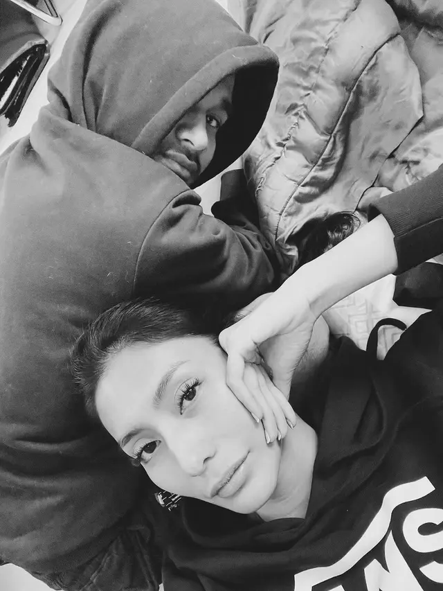6 Potret Tengku Tezi Temani Tyas Mirasih Rawat Ibunda di RS Sebelum Meninggal