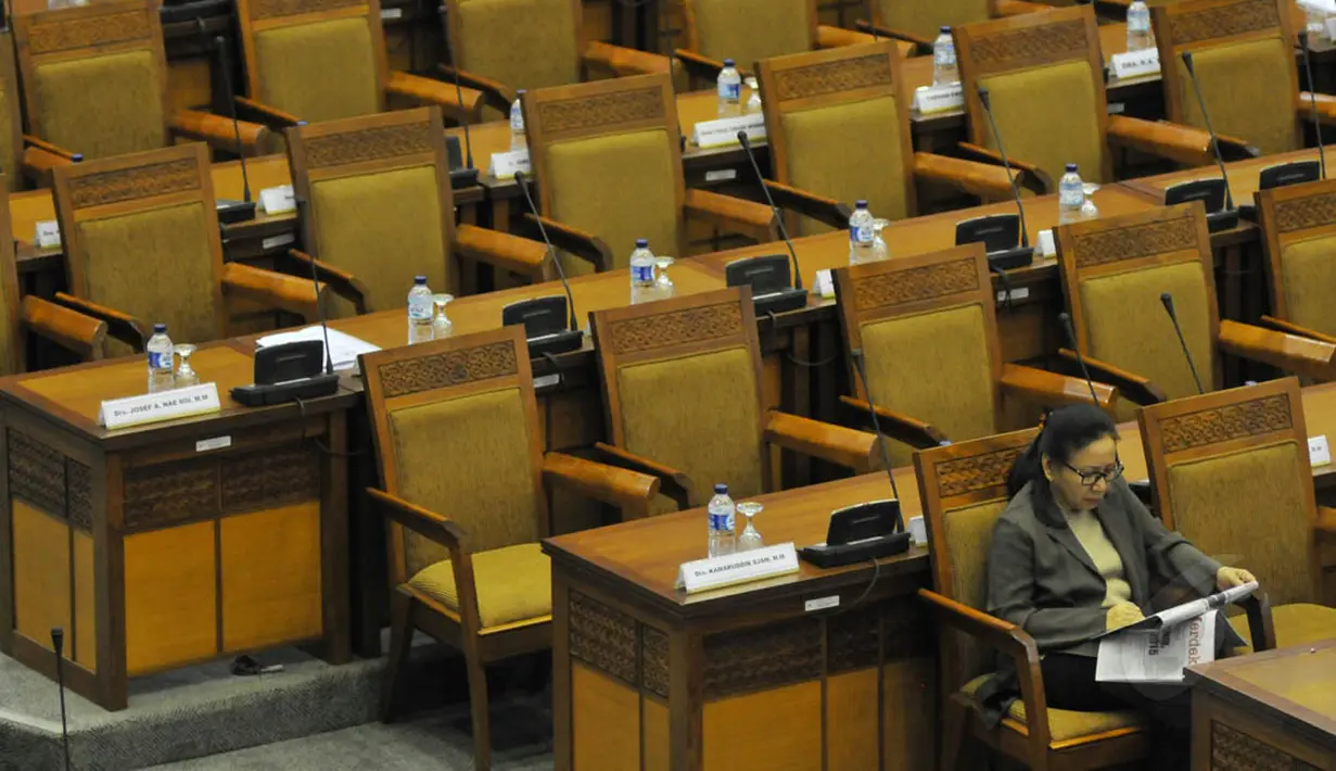 Sebanyak 275 orang tidak hadir dalam rapat yang beragenda p‎engambilan keputusan terhadap RUU tentang Panas Bumi, RUU Standardisasi dan Penilaian Kesesuaian, Jakarta, Selasa (26/8/14). (Liputan6.com/Johan Tallo)