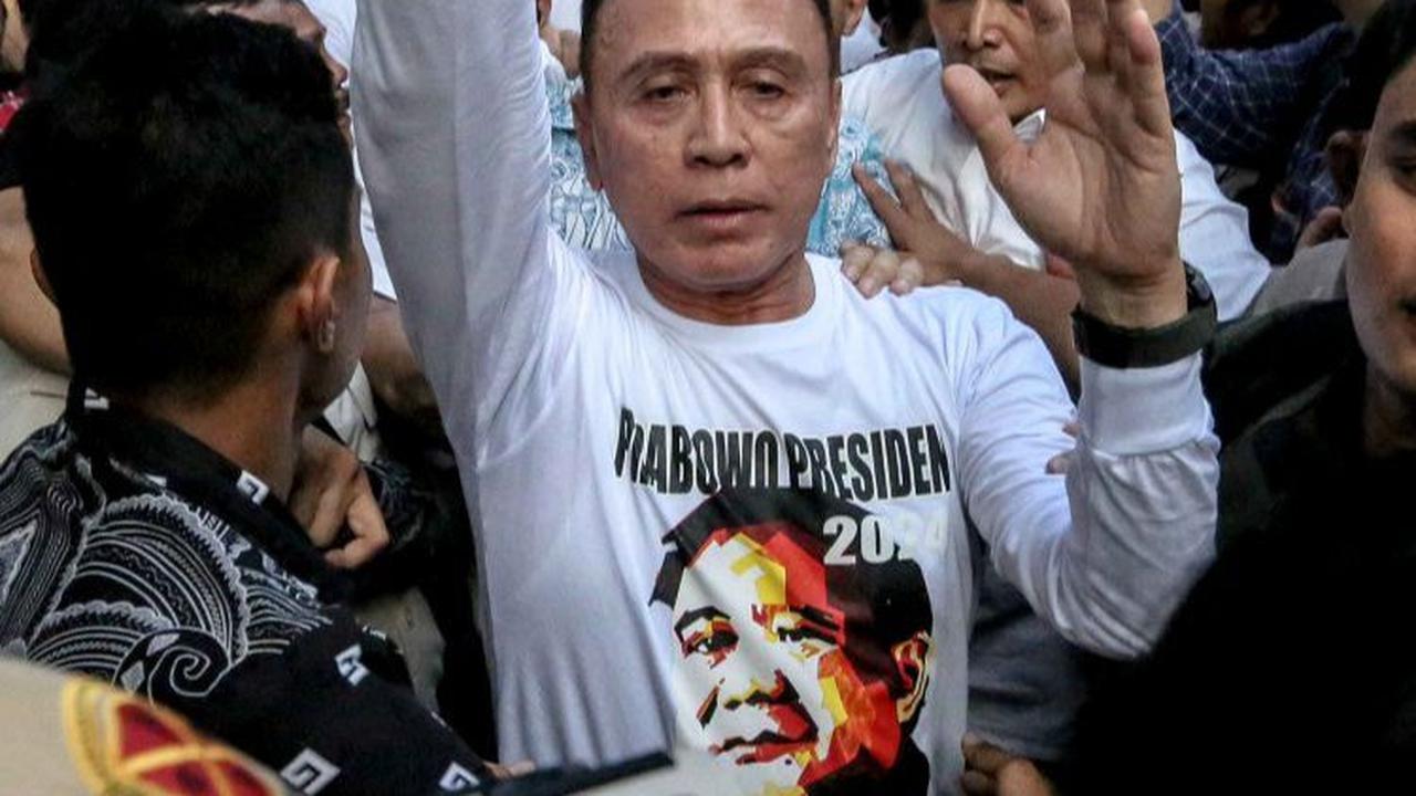 Dewan Pembina Partai Gerindra, Mochamad Iriawan alias Iwan Bule saat mengawal kehadiran Prabowo dalam peresmian Rumah Pemenangan Prabowo di Menteng.