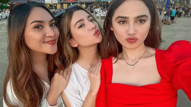 6 Potret Syifa Hadju ketika di Bali Pakai Dress Merah, Dirumorkan Dilamar Rizky Nazar