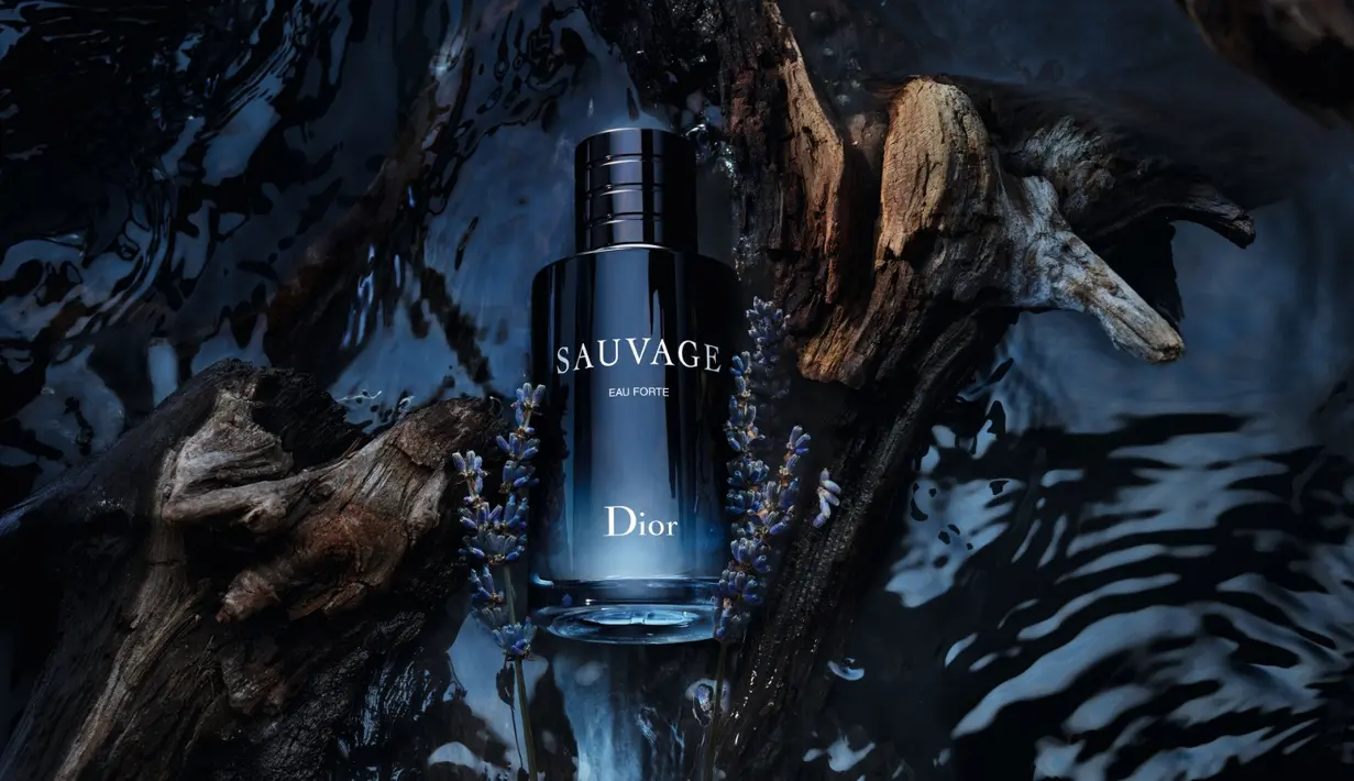 Aroma yang segar seperti EDT, namun sekuat EDP. Sang Direktur Kreasi Parfum Dior, Francis Kurkdjian, merancang parfum ini untuk semua pria dari berbagai kalangan. Mulai dari ayah, pasangan, teman, sampai saudara  laki-laki. [Dok/Dior].