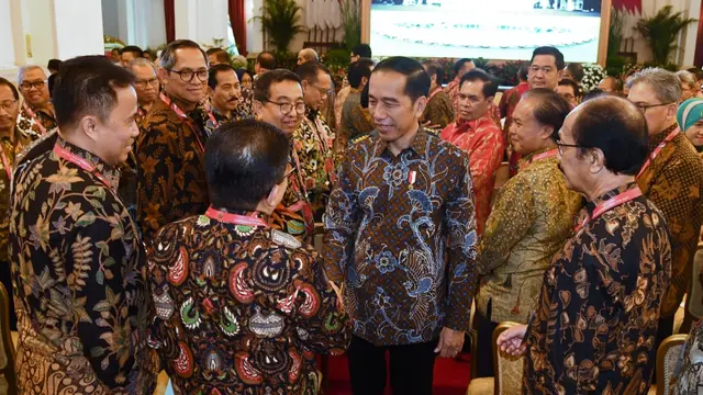 Presiden Jokowi dengan para Duta Besar RI dalam rapat kerja yang diadakan di istana Negara pada Kamis, 9 Januari 2020.