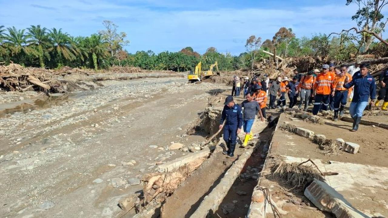 Menteri LH: Kayu Banjir Akibat Kombinasi Pohon Tumbang dan Material Tak Alami, Pelanggar Terancam Pidana