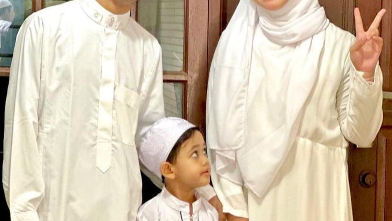 "Cinta, karena kan Yasir juga sebelum nikah juga sebaik itu," ungkap Riri dibeberapa wawancaranya ketika ditanya alasan tetap bertahan dengan Yassir.
