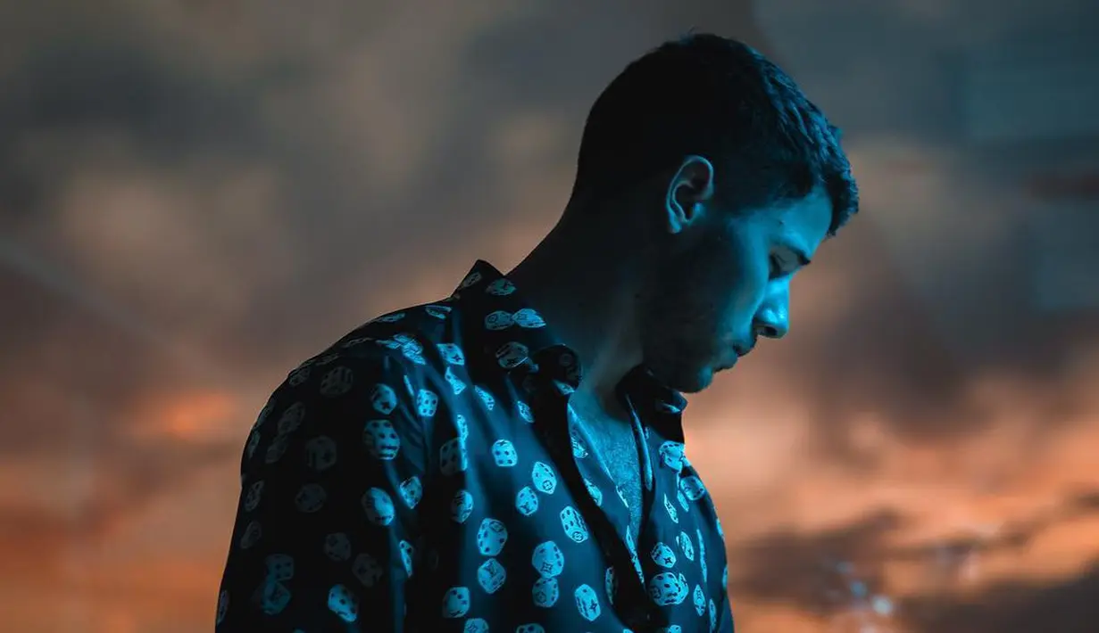 "Mereka hadir bersama sebelum konser dimulai. Keduanya benar-benar baik namun tak terlihat berpegangan tangan atau bermesraan," ujar sumber. (instagram/nickjonas)