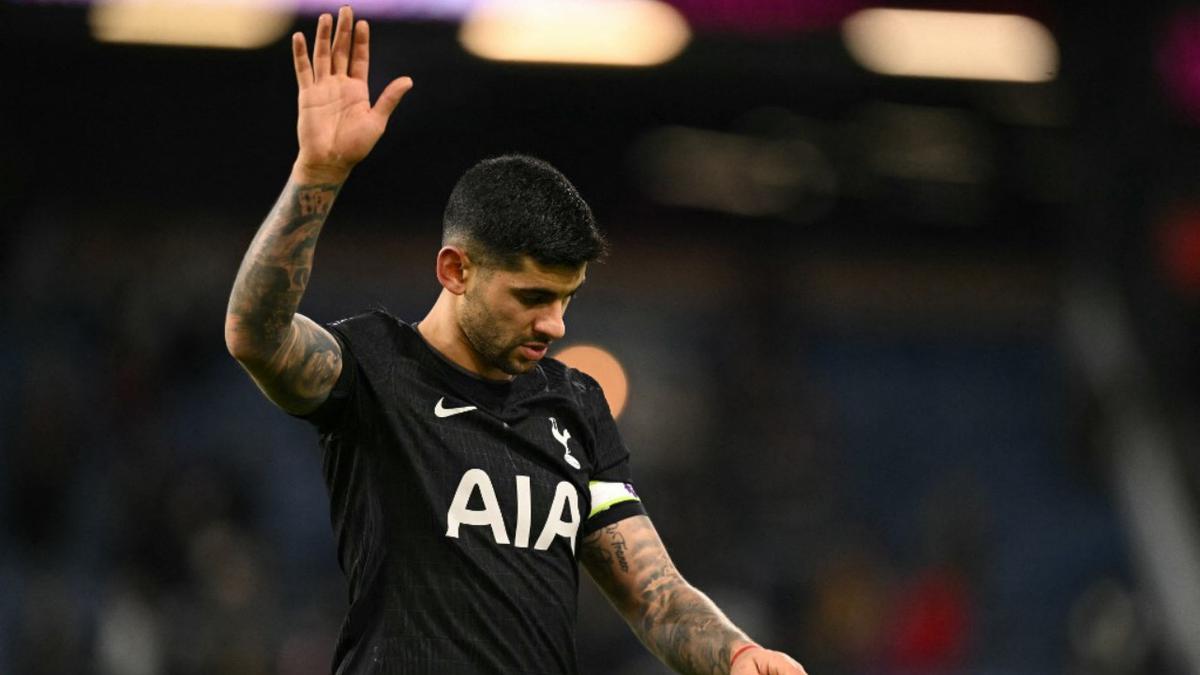 Manchester United Incar Cristian Romero di Tengah Krisis Internal Tottenham