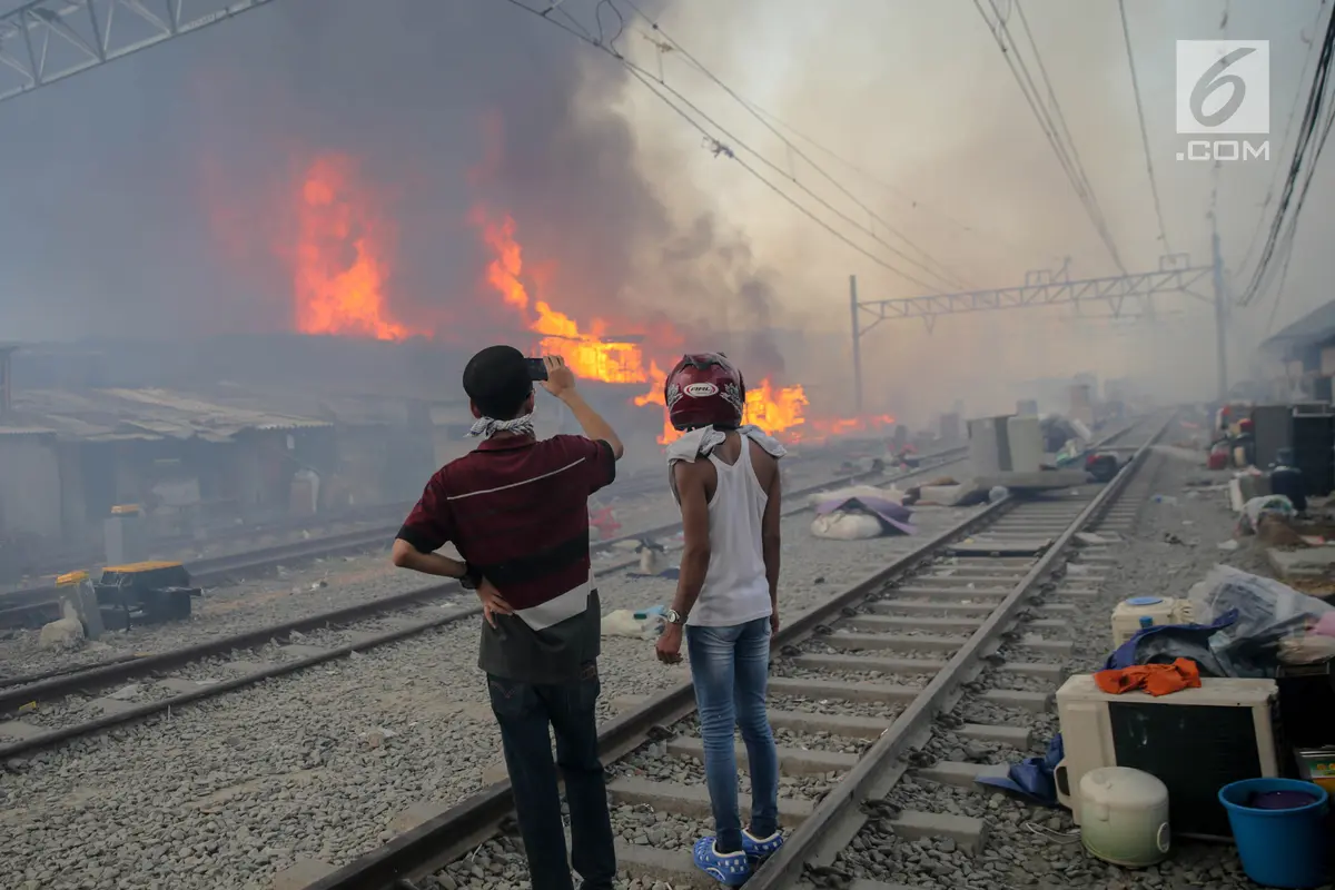 Ratusan Rumah Semi Permanen Terbakar di Pademangan
