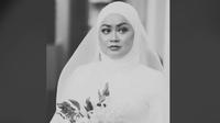 Shasha, sang calon mempelai wanita menjalani sesi pemotretan solo usai diputuskan kekasih tiga minggu sebelum hari pernikahan. (dok. Facebook sg.lightview)