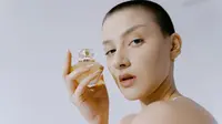 5 Penyebab Parfum Berubah Warna, Jangan Buru-Buru Dibuang