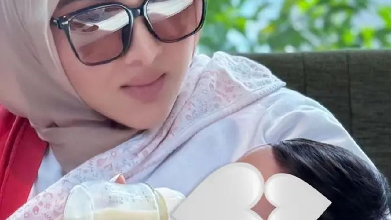 6 Potret Terbaru Syahrini Setelah Tiga Bulan Melahirkan, Berat Badan Stabil
