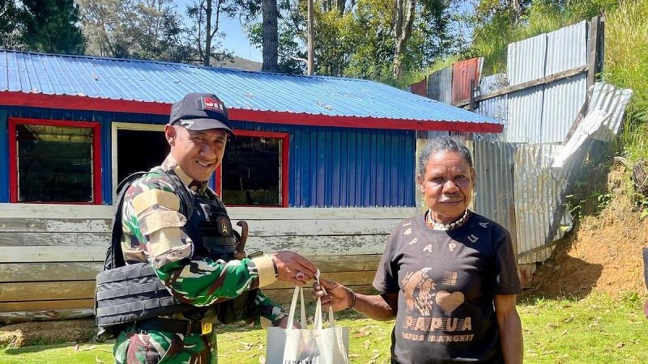 Satgas Yonif 511/DY Salurkan Bapok di Lanny Jaya, Pererat Ikatan dengan Warga Papua