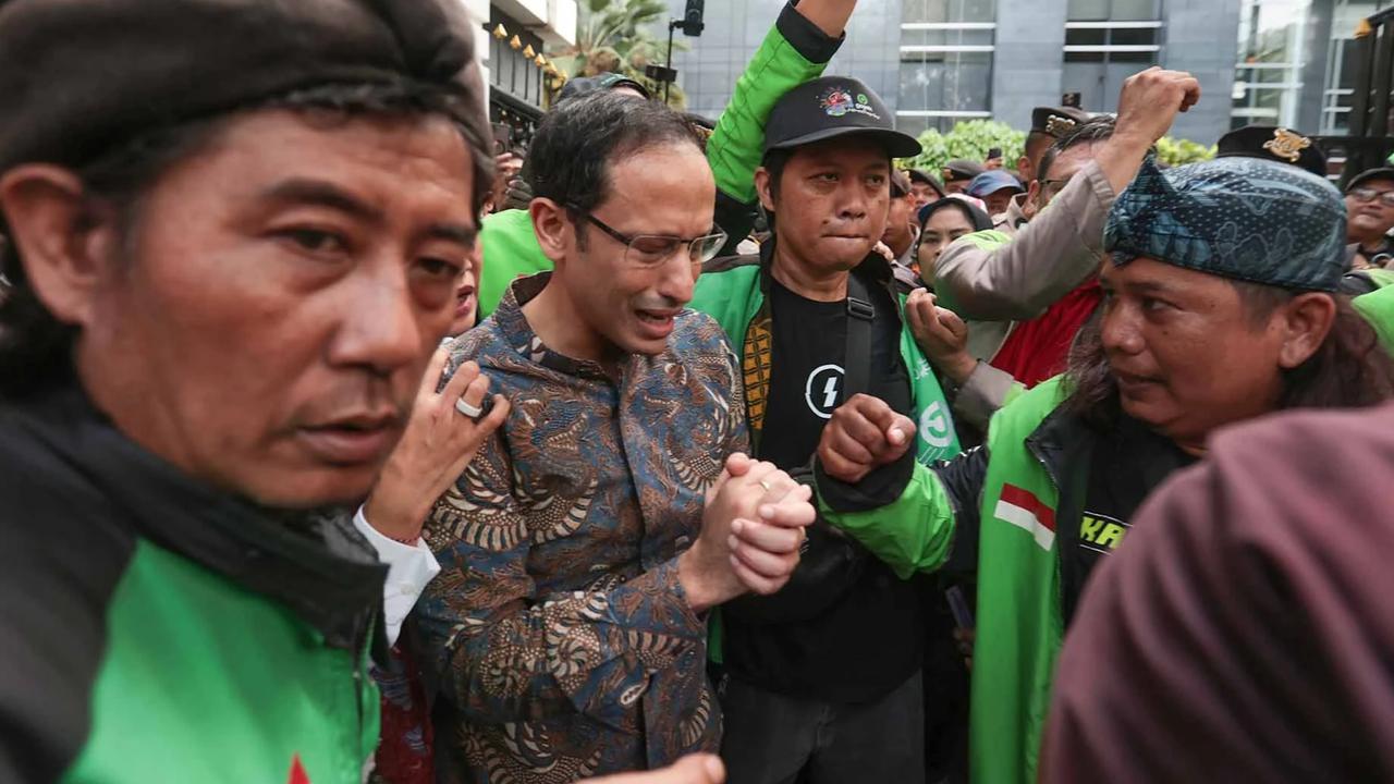 FOTO: Tangis Nadiem Pecah Usai Divomis 10 Tahun